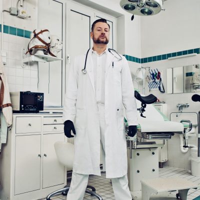 Der Bizarrdoktor in einer Fetischklinik in Deiner Nähe